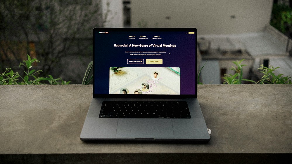 Website with interactive hover effects